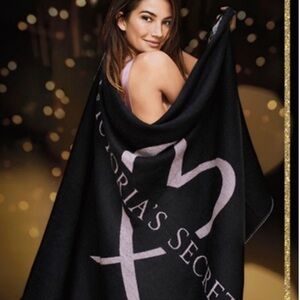 NWOT Victoria’s Secret throw